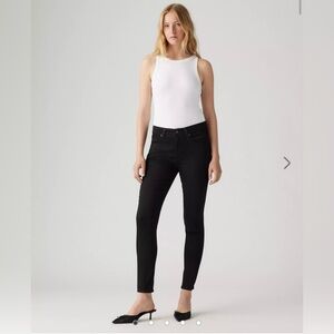 Levi’s 721 High Waisted Black Skinny Jeans